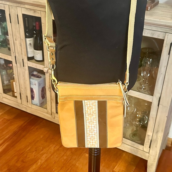 Coach Handbags - Coach Hampton Crossbody Bag